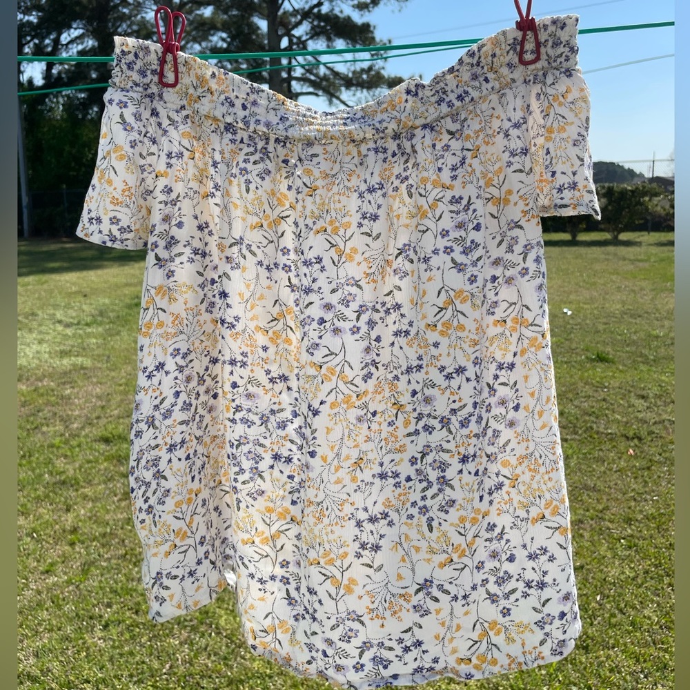 Off the shoulder Old Navy Floral Top